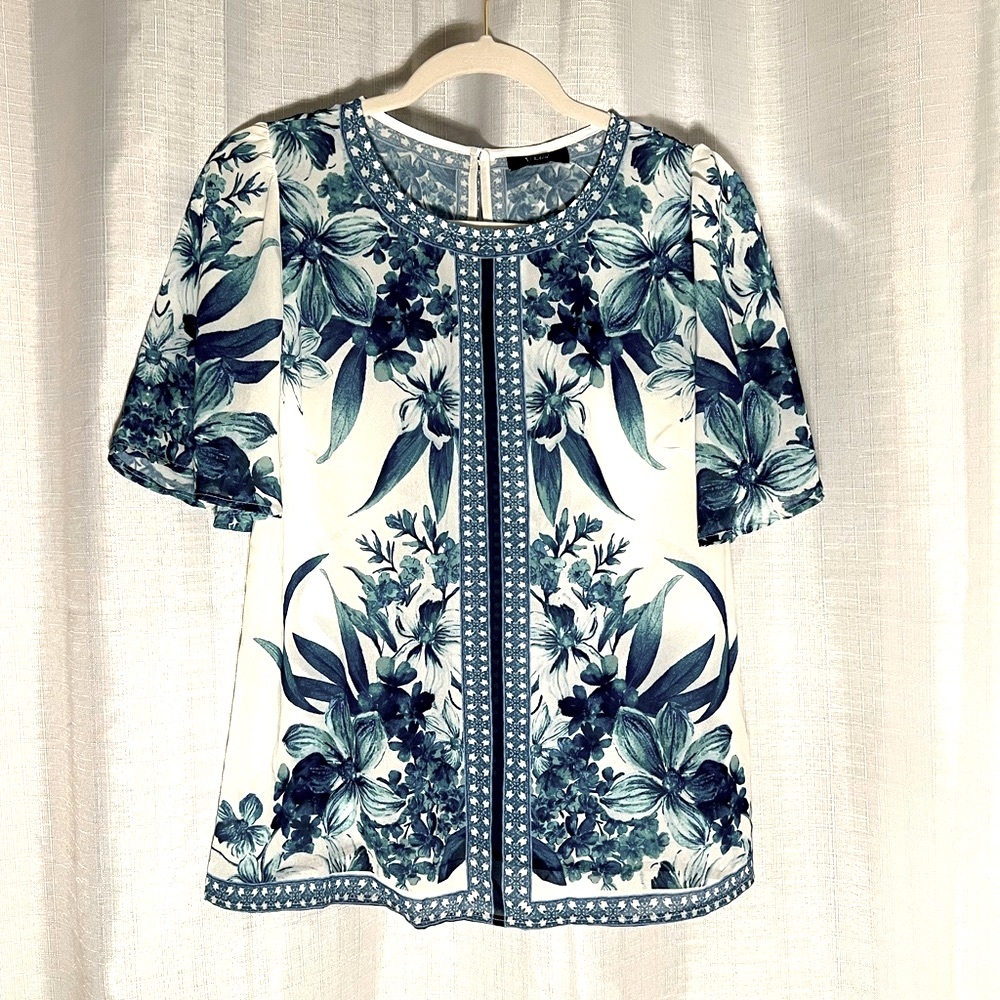 NWOT | Vici Blue Floral Blouse